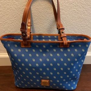 Dooney & Bourke Gretta  Small Leisure Shopper
